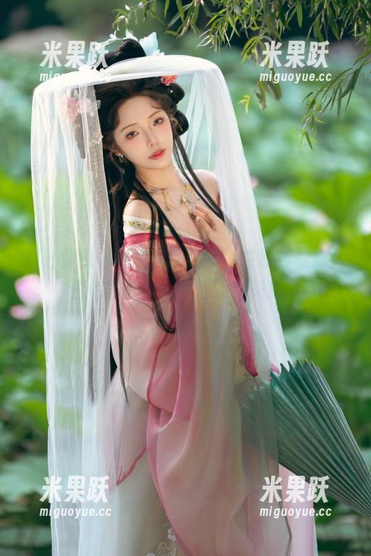 打开雯妹不讲道理的图集，在线看着那片白色希腊，完全舍不得关掉。