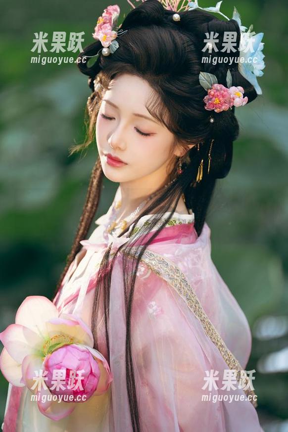 雯妹不讲道理频闪的高清原图：精灵的那一丝妩媚，真难忘啊。