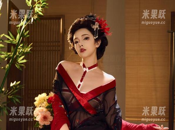 “该怎么玩？雯妹不讲道理的万圣猫娘作品点燃我的鬼怪梦”——希望这不是梦中的干扰。