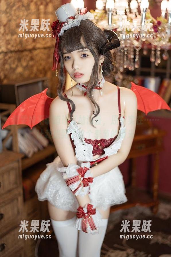 看雯妹不讲道理红袖添香，原图实在……让我想到了这个季节的霞光