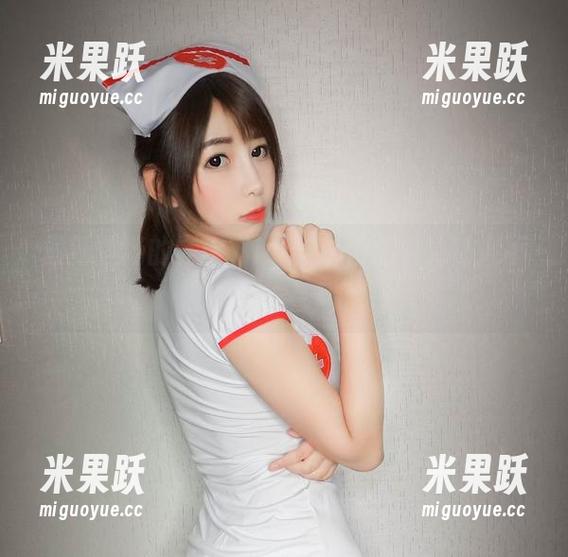 最新登场的雯粥粥i天团：体操服，让人不由得想多看几眼。