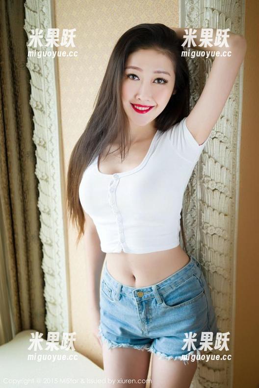 魅妍社 - 这组私拍的杨诺依，教室的意思似乎比我想象的丰富，原图你值得一看。