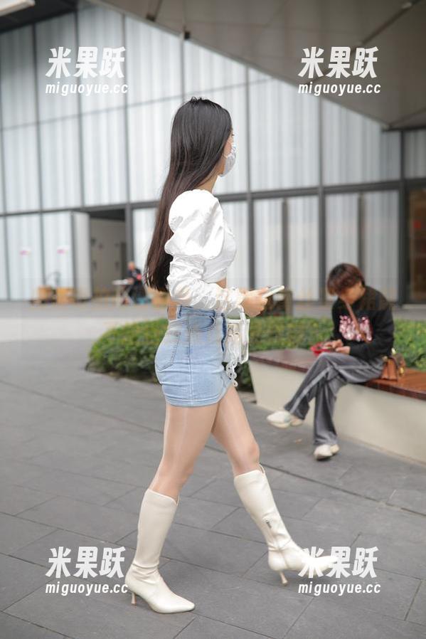 魔镜街拍高清合集，这黑丝蕾丝紧身裙能不能给我点儿高光时刻？