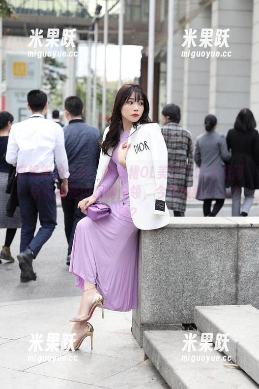 魔镜街拍合集：连衣裙OL美女—让人想问：这位总是闪耀的白领，今天收到了几个赞？